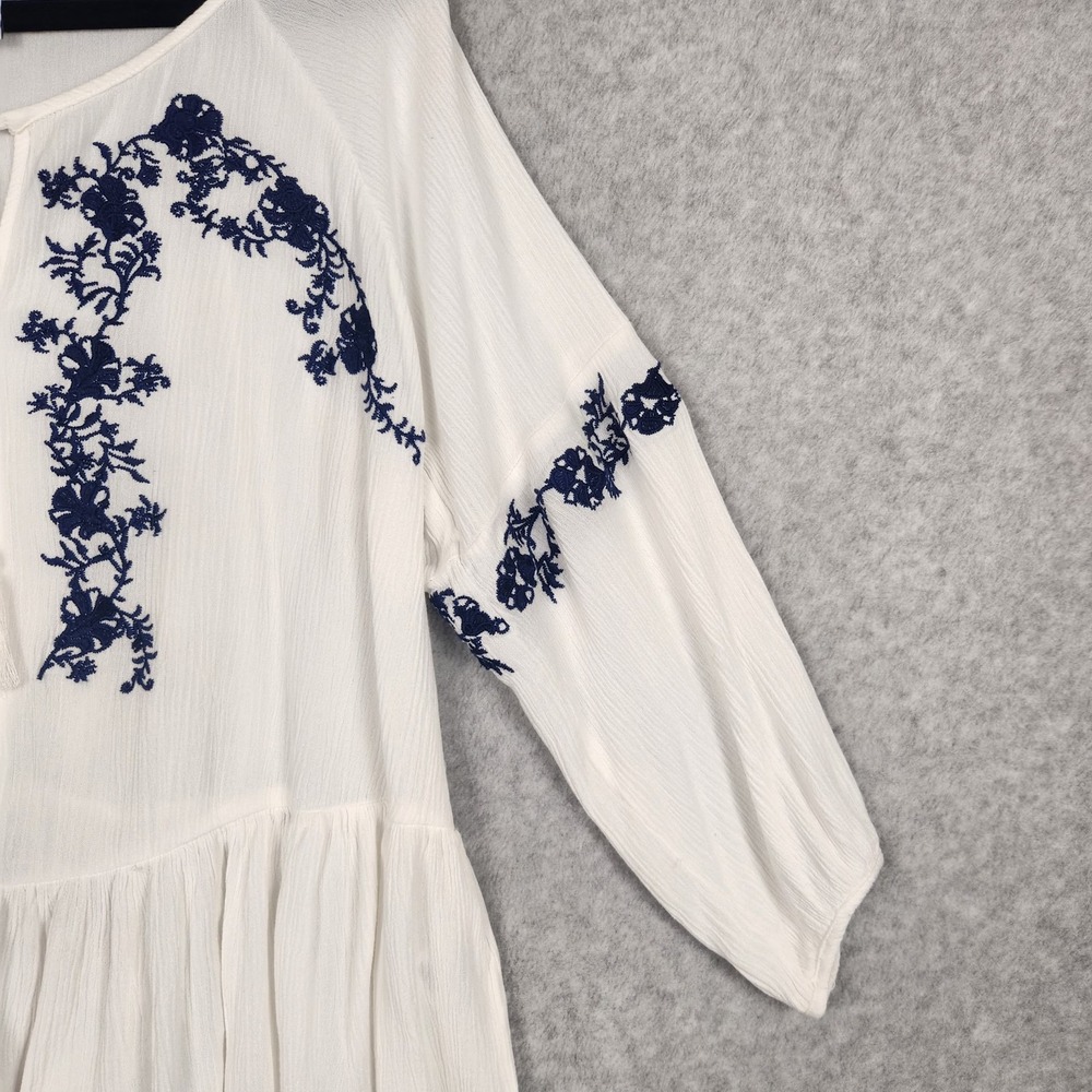 Liz Claiborne Blouse Womens Medium White Blue Embroidered Peasant Boho Top Rayon - Picture 4 of 11